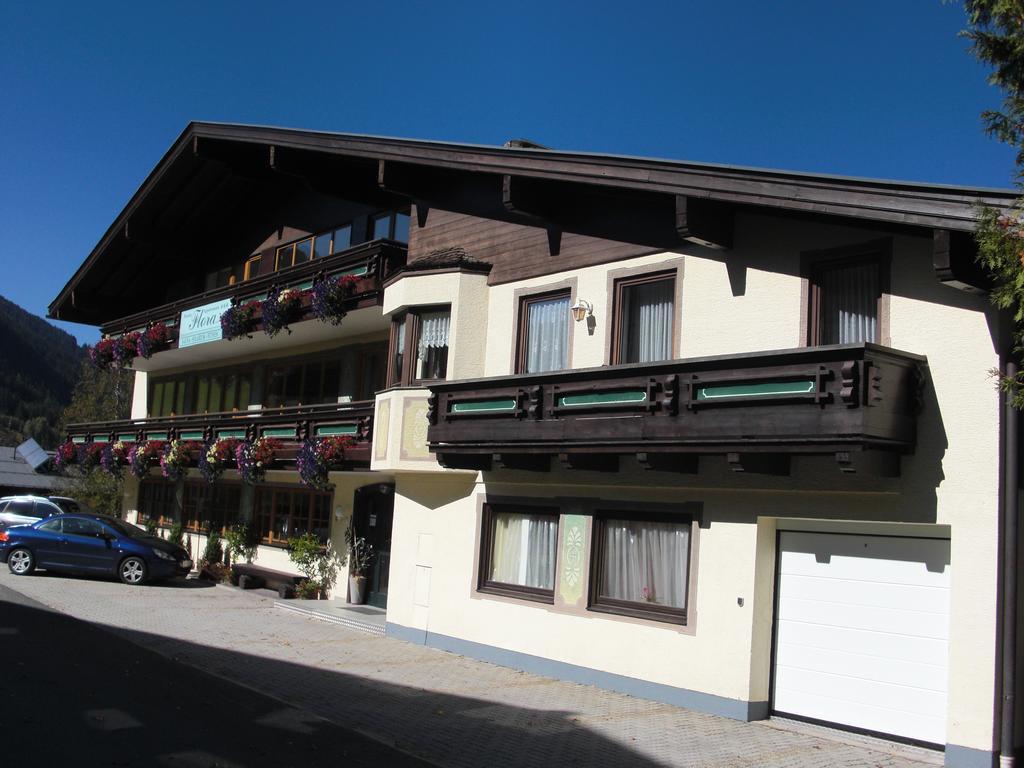 Hotel-Pension Flora Σάαλμπαχ-Χίντεργκλεμ Εξωτερικό φωτογραφία